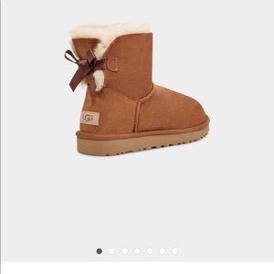 Brand new, in box, ugg Bailey bow boots! I would keep but sadly don’t fit 🥲